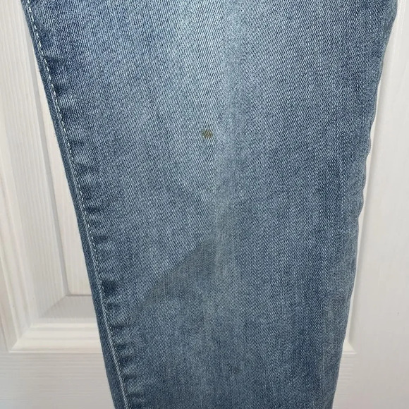 Gap Distressed Easy Legging Jeans - Picture 3 of 5